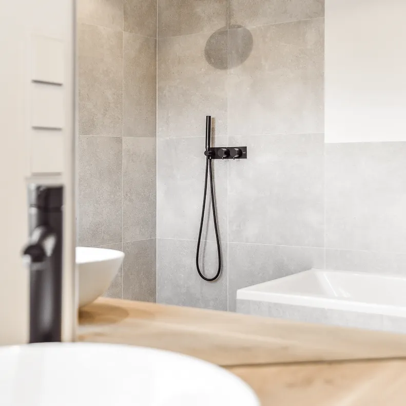 Finitions intérieures soignées pour un résultat durable et esthétique.