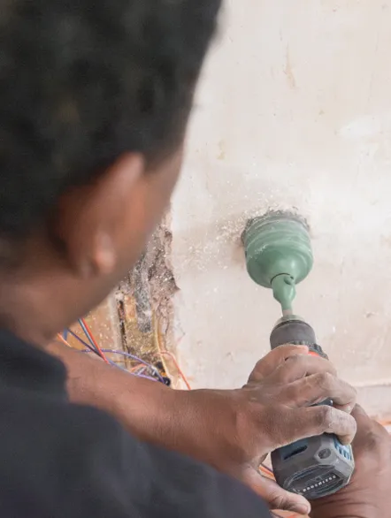 Rafraîchissez vos murs et plafonds grâce à un peintre artisan qualifié.