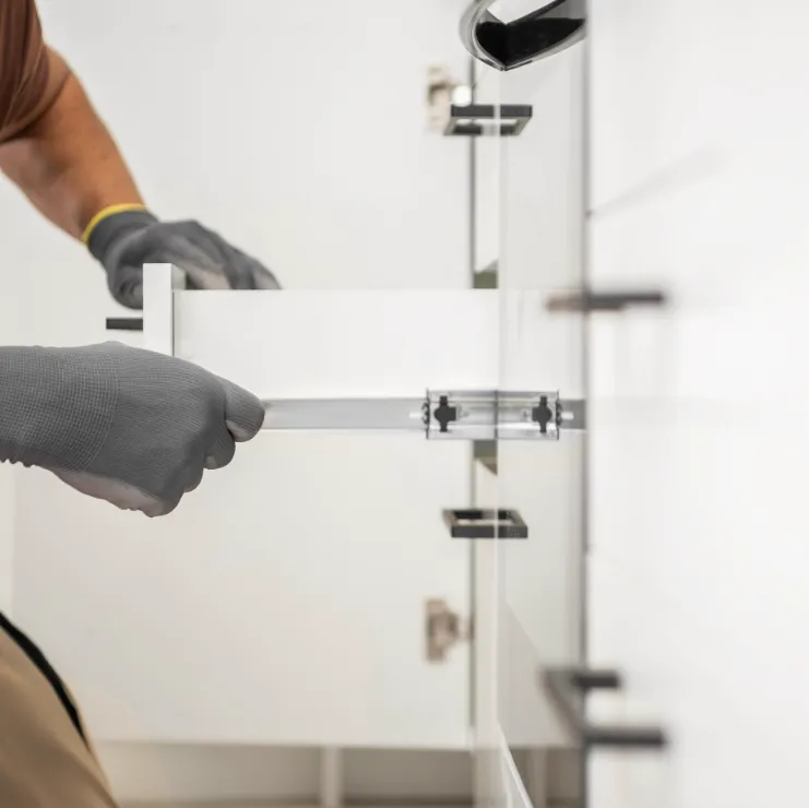 Revêtements muraux et sols posés avec soin en Savoie.